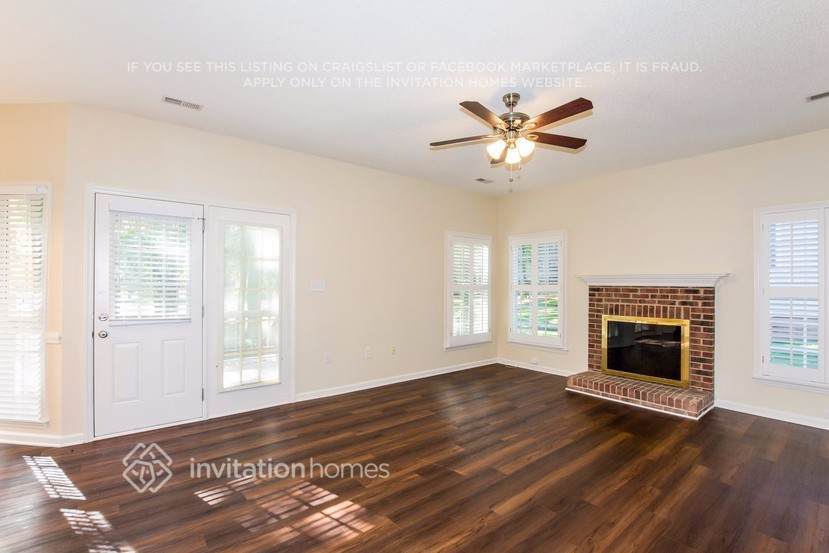 Building Photo - 6420 Fairway Point Dr