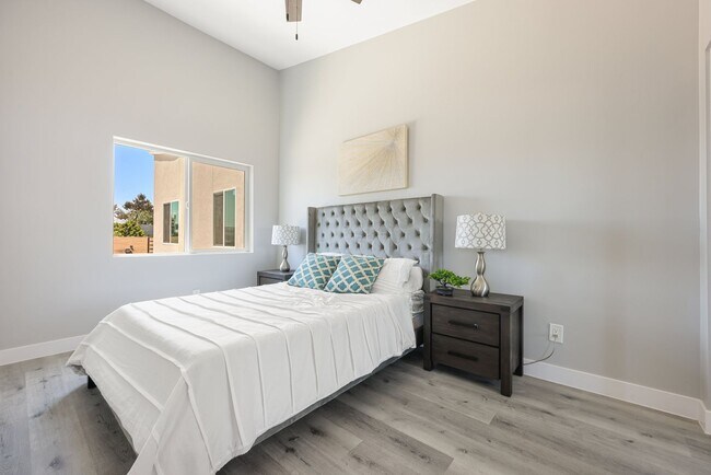 Building Photo - Brand New Upstairs 1 Bed 1 Bath! Vaulted C...