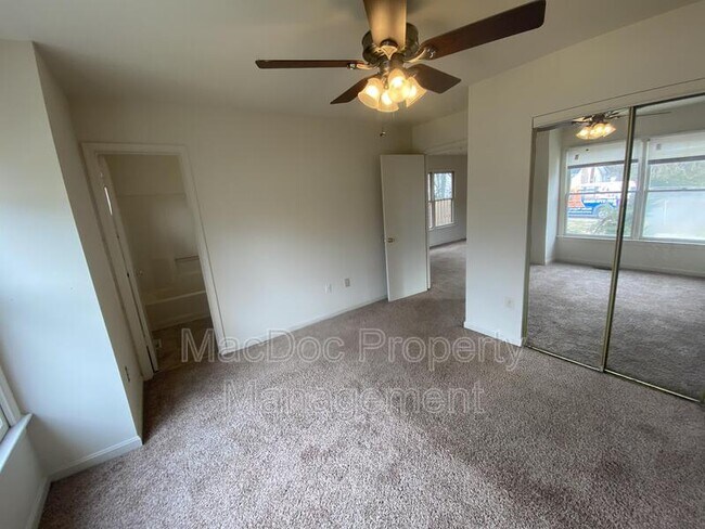 Building Photo - 227 Bend Farm Rd