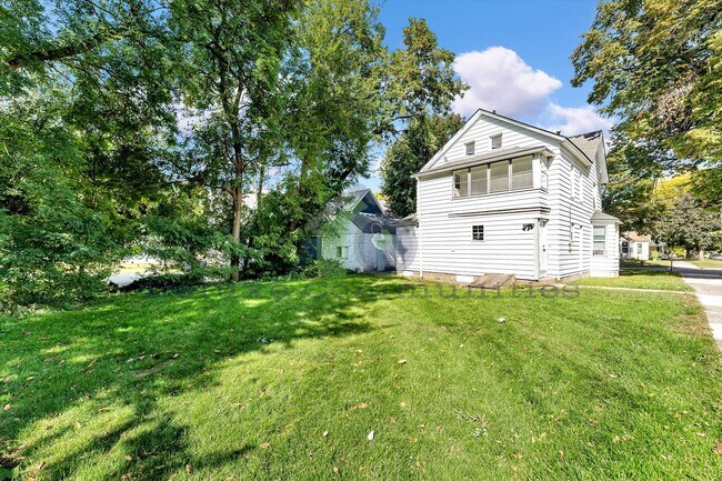 Building Photo - 934 Hovey St SW