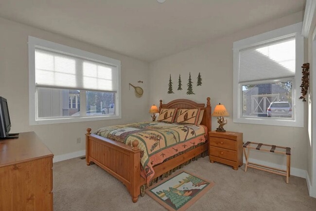 Building Photo - Eagle Crest Bunkhouse