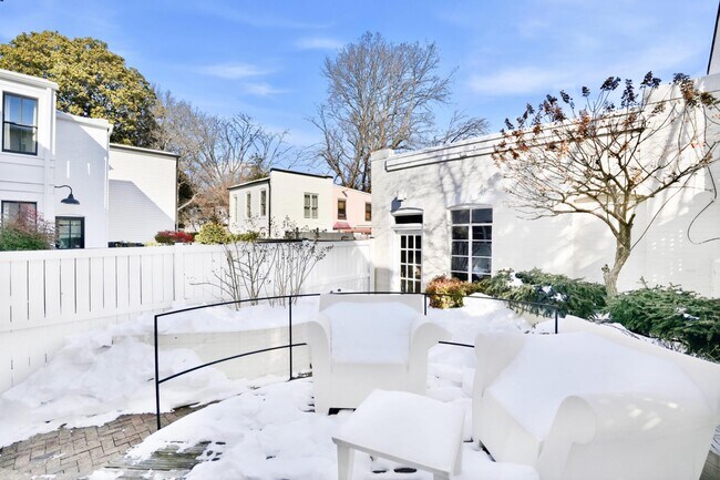 Building Photo - 1635 35th St NW