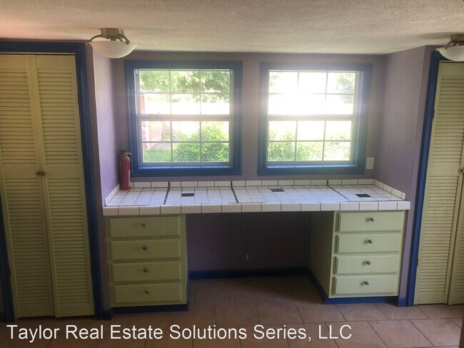 Building Photo - 3 br, 2 bath House - 109 D St