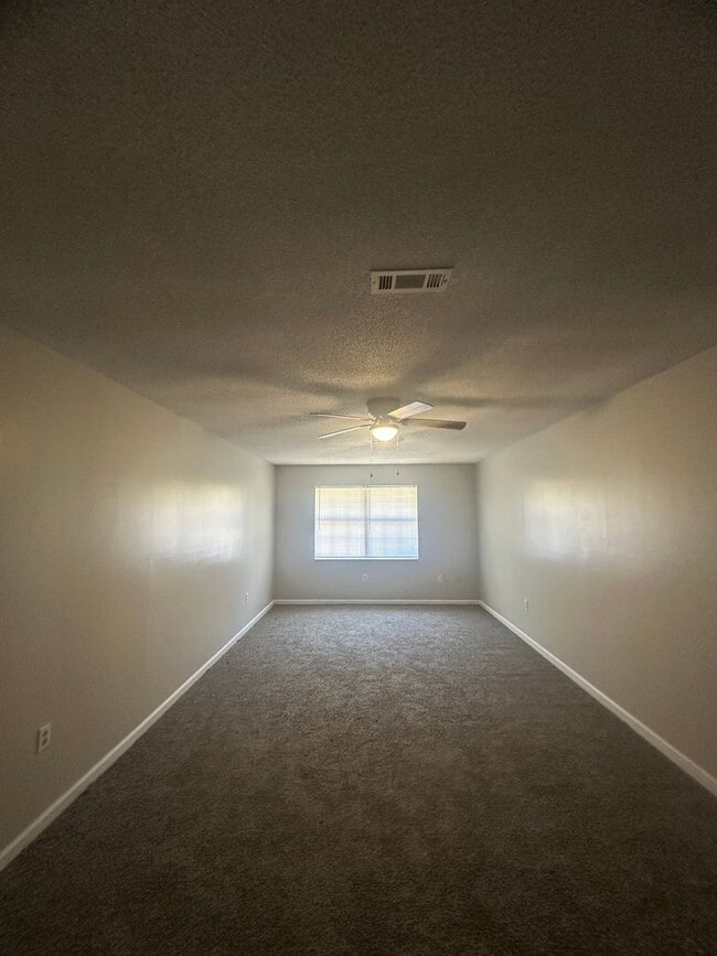Building Photo - Daleville!  Cul-de-sac!!  New Carpet/Paint...