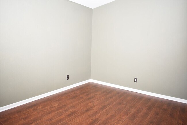 Building Photo - 3 bd 2.5 ba, Condo With Community Pool (Chula Vista, 91910)