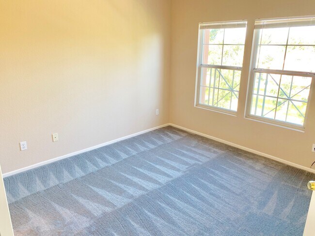 Building Photo - 1014 S Rossano Way