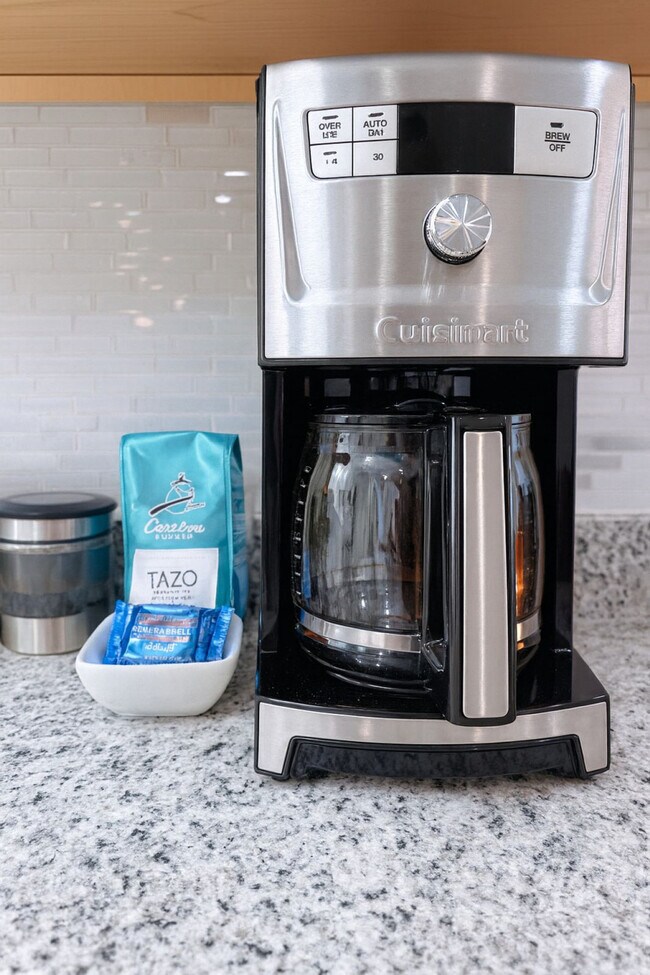 Building Photo - 445 Short Hills Dr