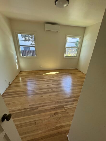 Bedroom - 1921 Talmadge St