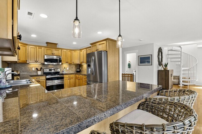 Building Photo - 18525 NE Marine Dr