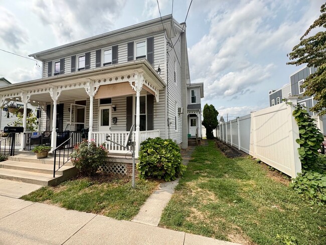 Primary Photo - 3 Bedroom 1.5 Bathroom in Elizabethtown!
