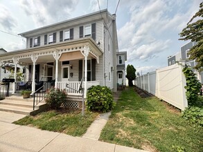Building Photo - 3 Bedroom 1.5 Bathroom in Elizabethtown!