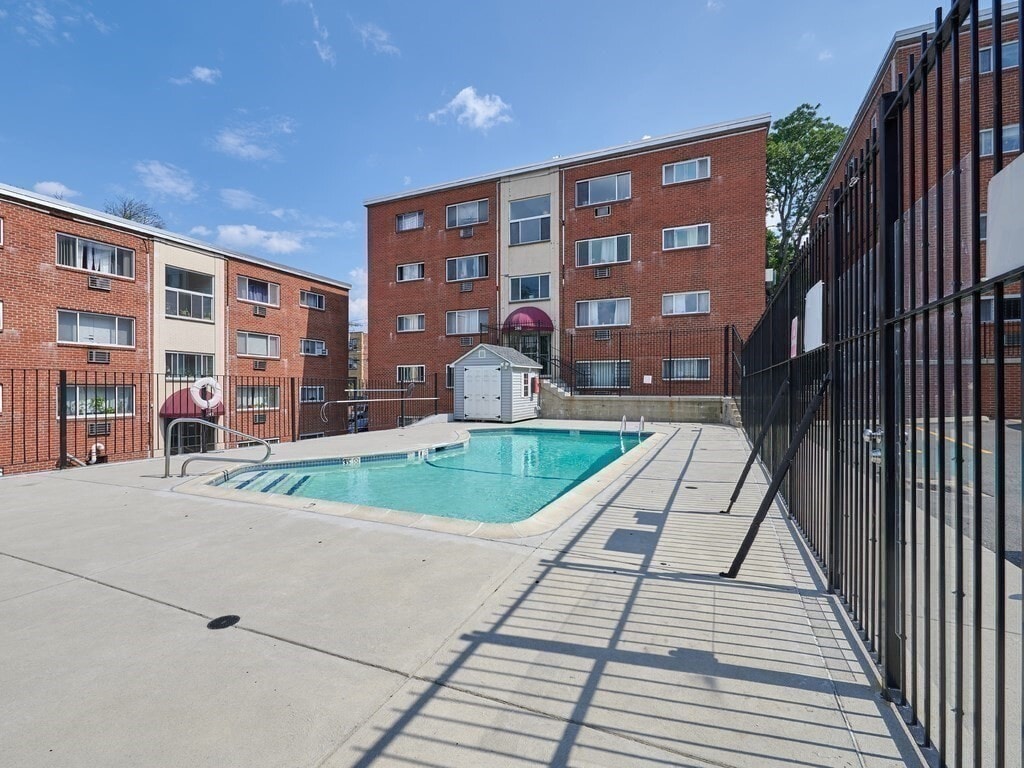 Building Photo - 239 Kelton St