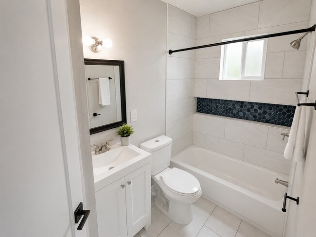 Building Photo - 1023 Delmas St