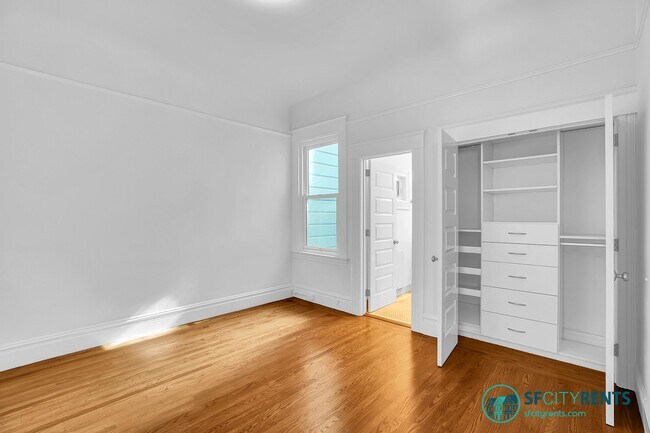 Building Photo - Presidio Heights: Remodeled Flat w/ Privat...