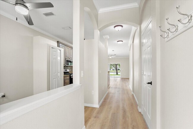 Building Photo - 15234 Searobbin Dr