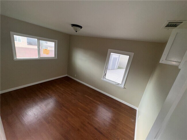 Building Photo - 2233 W Havenbrook St