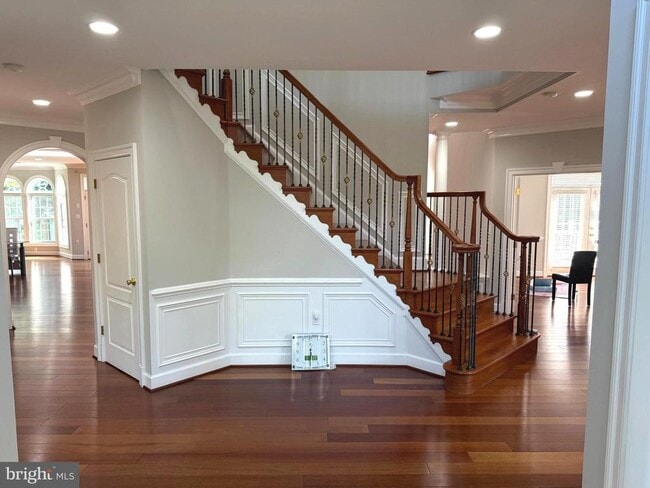 Building Photo - 6529 Fairlawn Dr