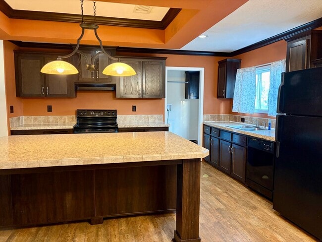 Building Photo - 3 bed/ 2 bath Beauty on 1 acre!