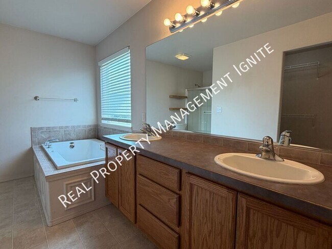 Building Photo - 309 NW Antler Loop