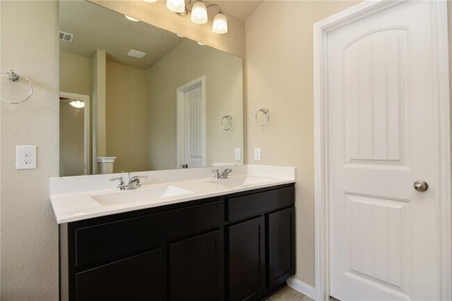 Building Photo - 843 Winnsboro Dr