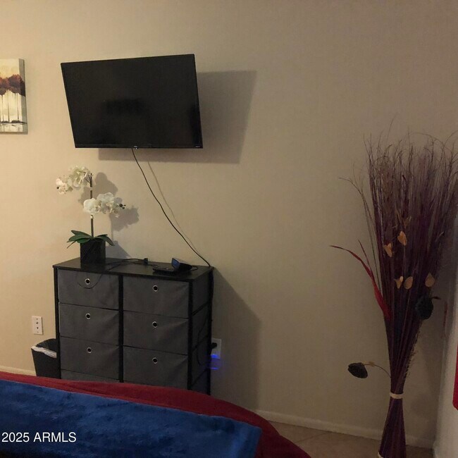 Building Photo - 2103 S Granada Dr