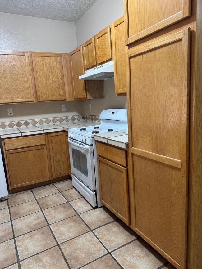 Building Photo - 256 Glenridge Park Ln NE