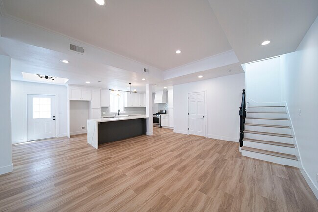 Building Photo - 9455 Hillhaven Ave