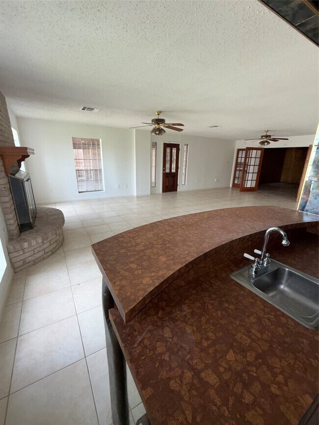 Building Photo - 1803 Tidwell Ln