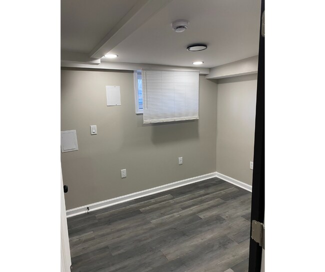 Building Photo - 2123 Sinclair Ln