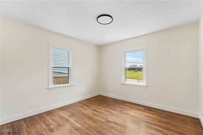 Building Photo - 203 Robinson Ave