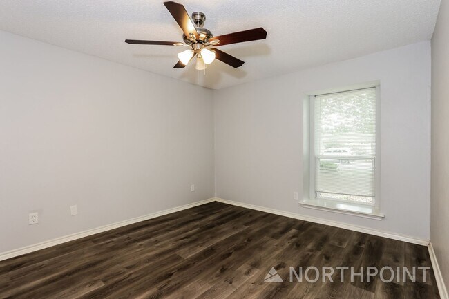 Building Photo - 3 BR/2BA | Newly Renovated Single Family Home |  Gated backyard!