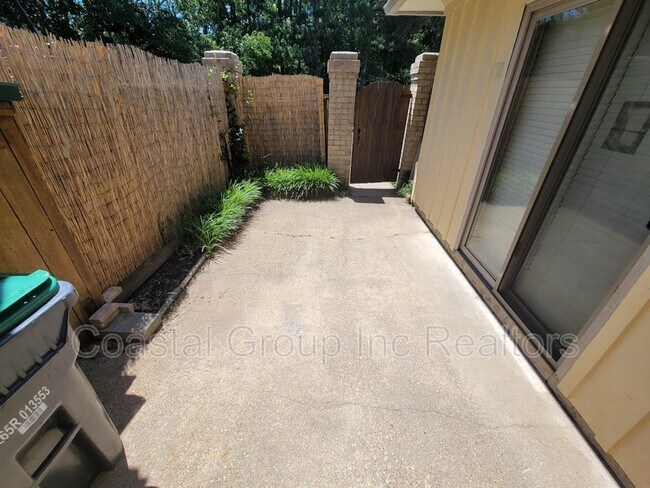 Building Photo - 402 Duck Hunter Ct