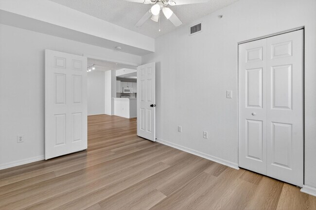 Building Photo - 2804 Sarento Pl