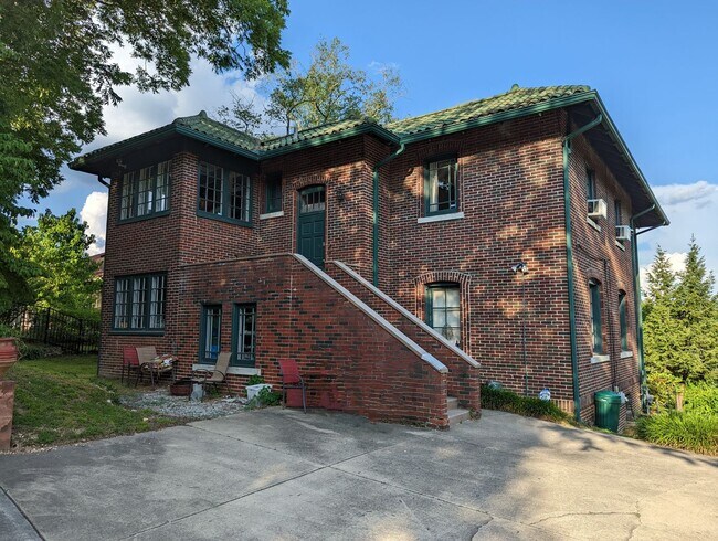 Building Photo - 1 Clearview Ave