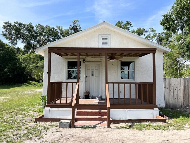 Building Photo - 2713 Peters St