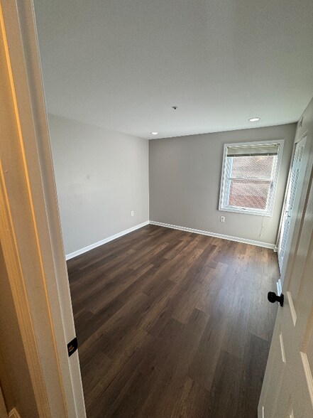 Building Photo - 207 Park St