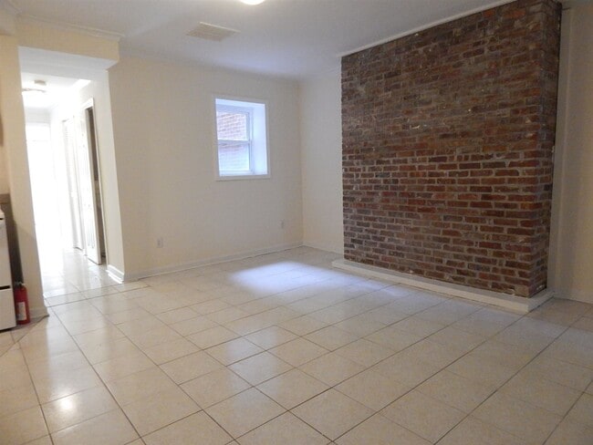 Building Photo - 135 SUSSEX St