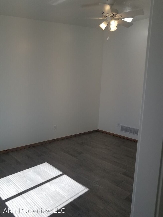 Building Photo - 4 br, 2 bath House - 3958 Cobble