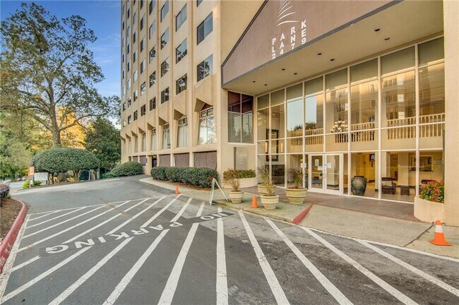Building Photo - 2479 Peachtree Rd