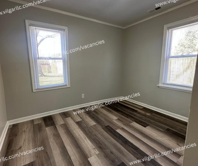 Building Photo - Newly Renovated 2-Bedroom • 1-Bathroom Home
