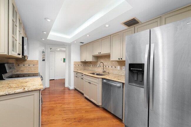 Building Photo - 4301 N Ocean Blvd