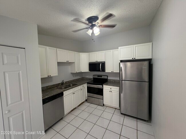Building Photo - 1440 Malibu Cir NE