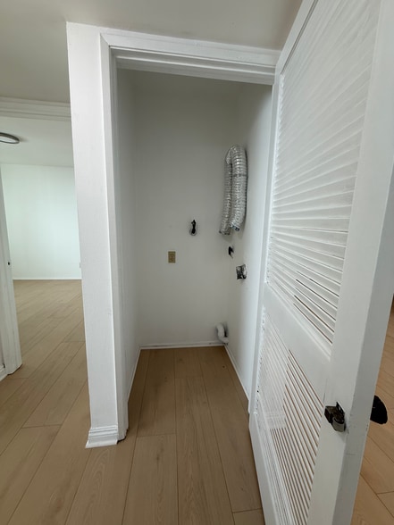 Building Photo - 231 N Isabel St