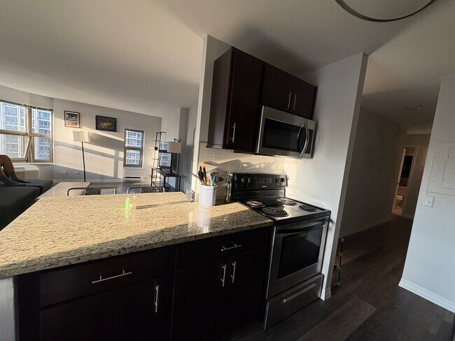 Building Photo - 8 W Chestnut St