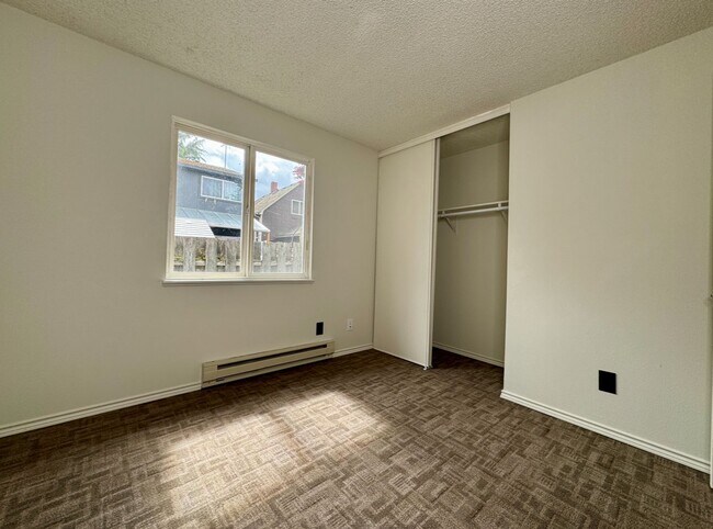 Building Photo - Charming Three Bedroom Near S. Waterfront & Macadam Ave~ Updates Throughout~ W/D Included ~ Detac...