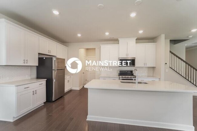 Building Photo - 3 Bedroom Pet-Friendly Home in Charlotte, NC with Main Street Renewal