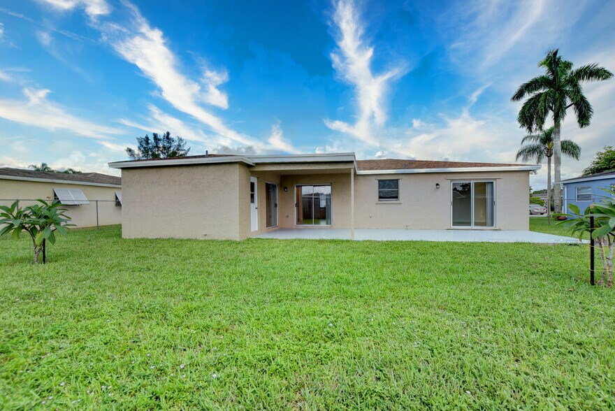 Building Photo - 10870 Eureka St