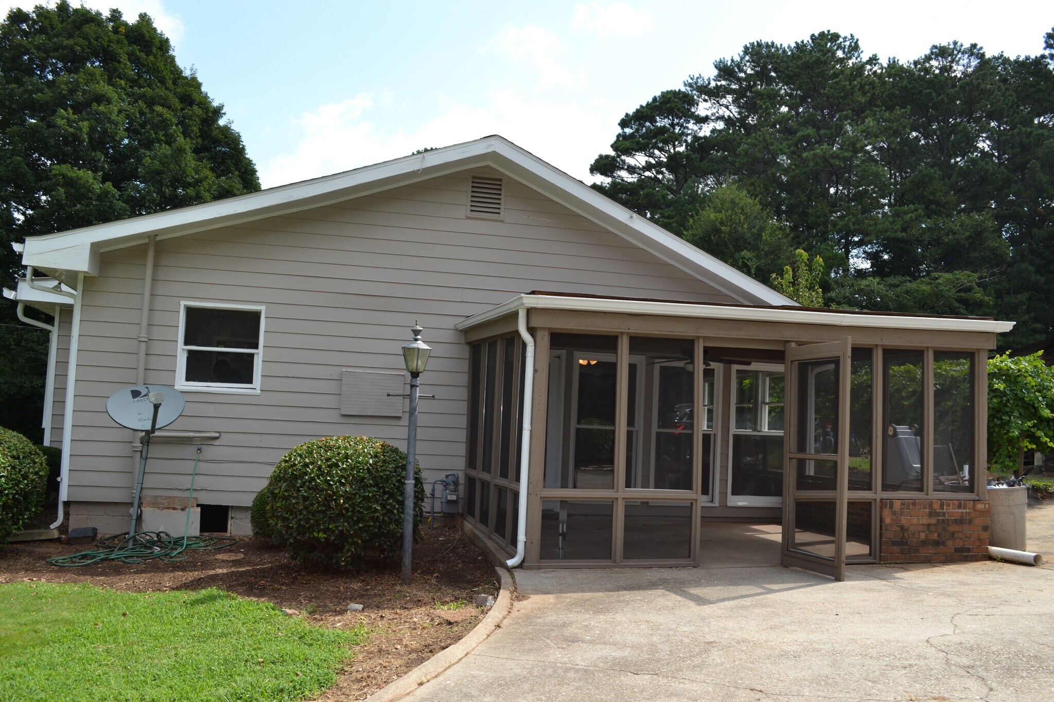 Building Photo - 1375 Nelms Dr
