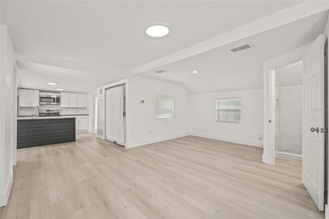 Building Photo - 2856 W Rainbow Cir