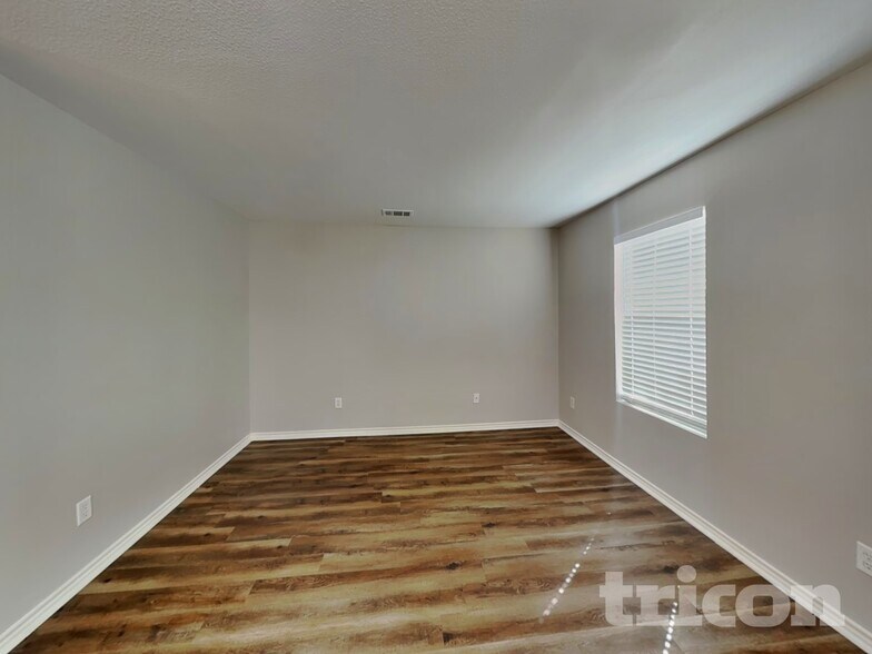 Building Photo - 712 Locustberry Dr